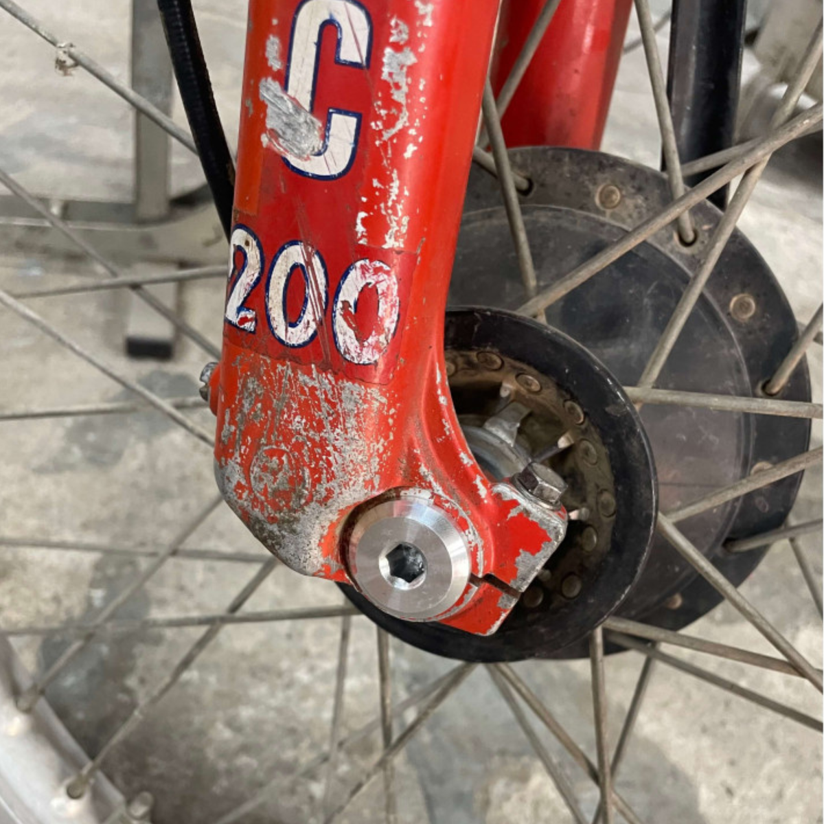 JCC Front Wheel Spindle Fantic 200